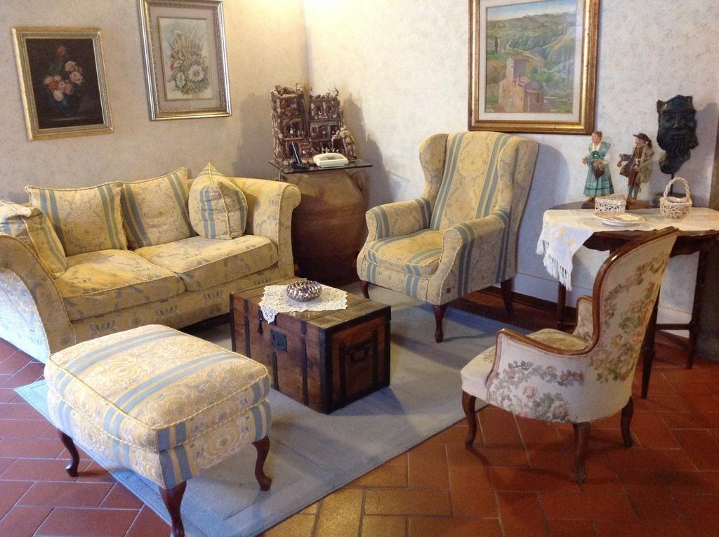 Ferienwohnung La Finestra Sul Borgo Dimora Storica Laterina Exterior foto