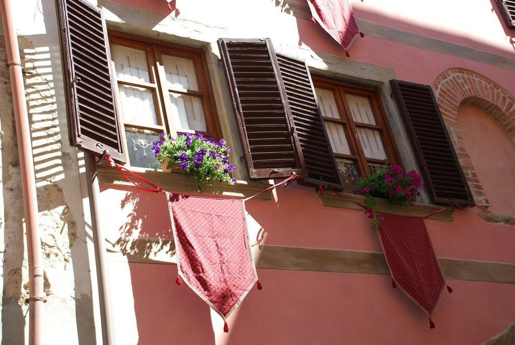 Ferienwohnung La Finestra Sul Borgo Dimora Storica Laterina Exterior foto