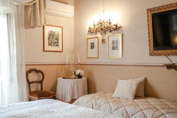 Ferienwohnung La Finestra Sul Borgo Dimora Storica Laterina Exterior foto