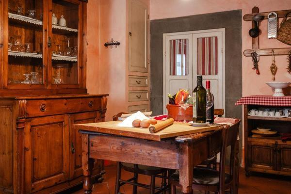 Ferienwohnung La Finestra Sul Borgo Dimora Storica Laterina Exterior foto