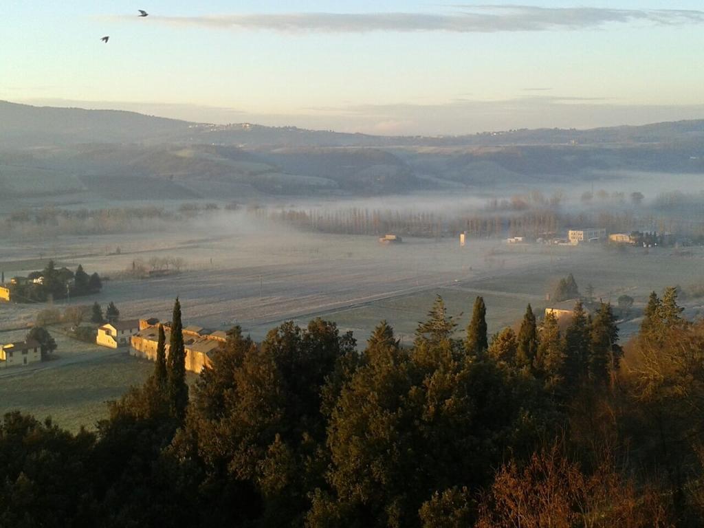 Ferienwohnung La Finestra Sul Borgo Dimora Storica Laterina Exterior foto
