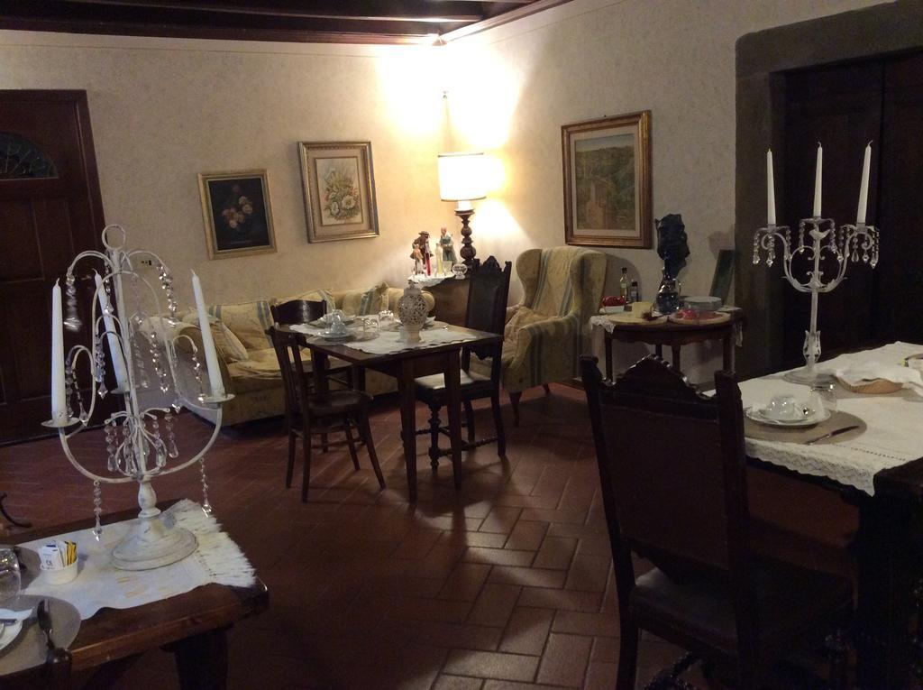 Ferienwohnung La Finestra Sul Borgo Dimora Storica Laterina Exterior foto